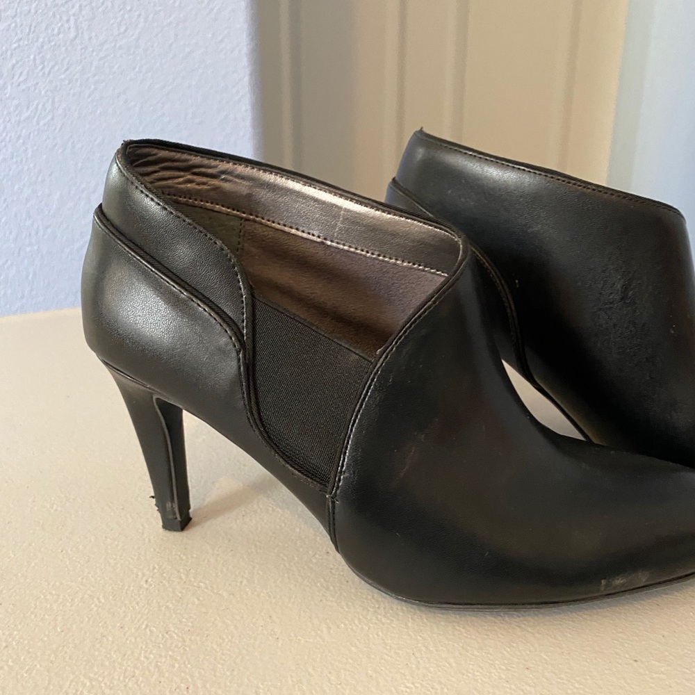 Adrianne Vittadini black leather  booties. Good condition